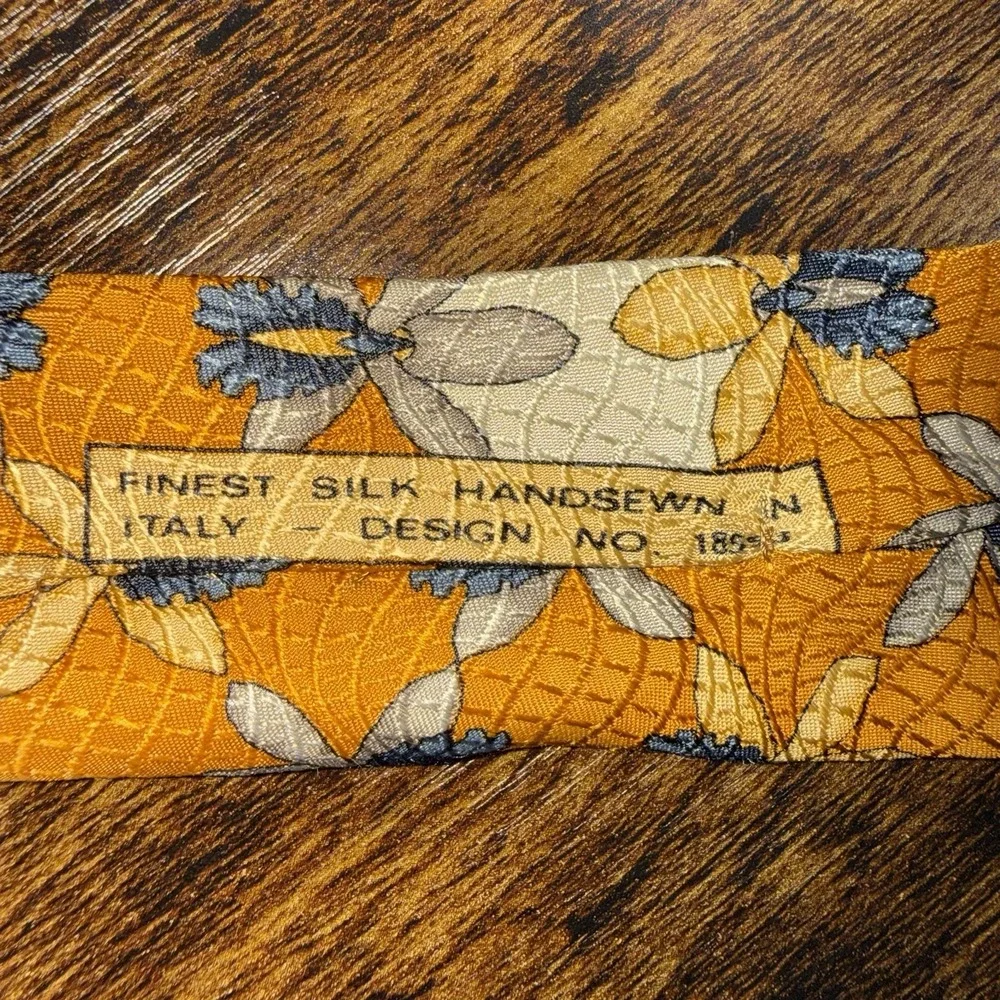 Vintage Omaggio By Robert Talbott Finest Silk From Italy Neck‎ Tie